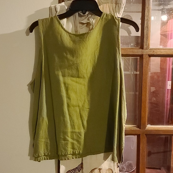 Vintage Linen blend tank and capri set - Picture 7 of 7